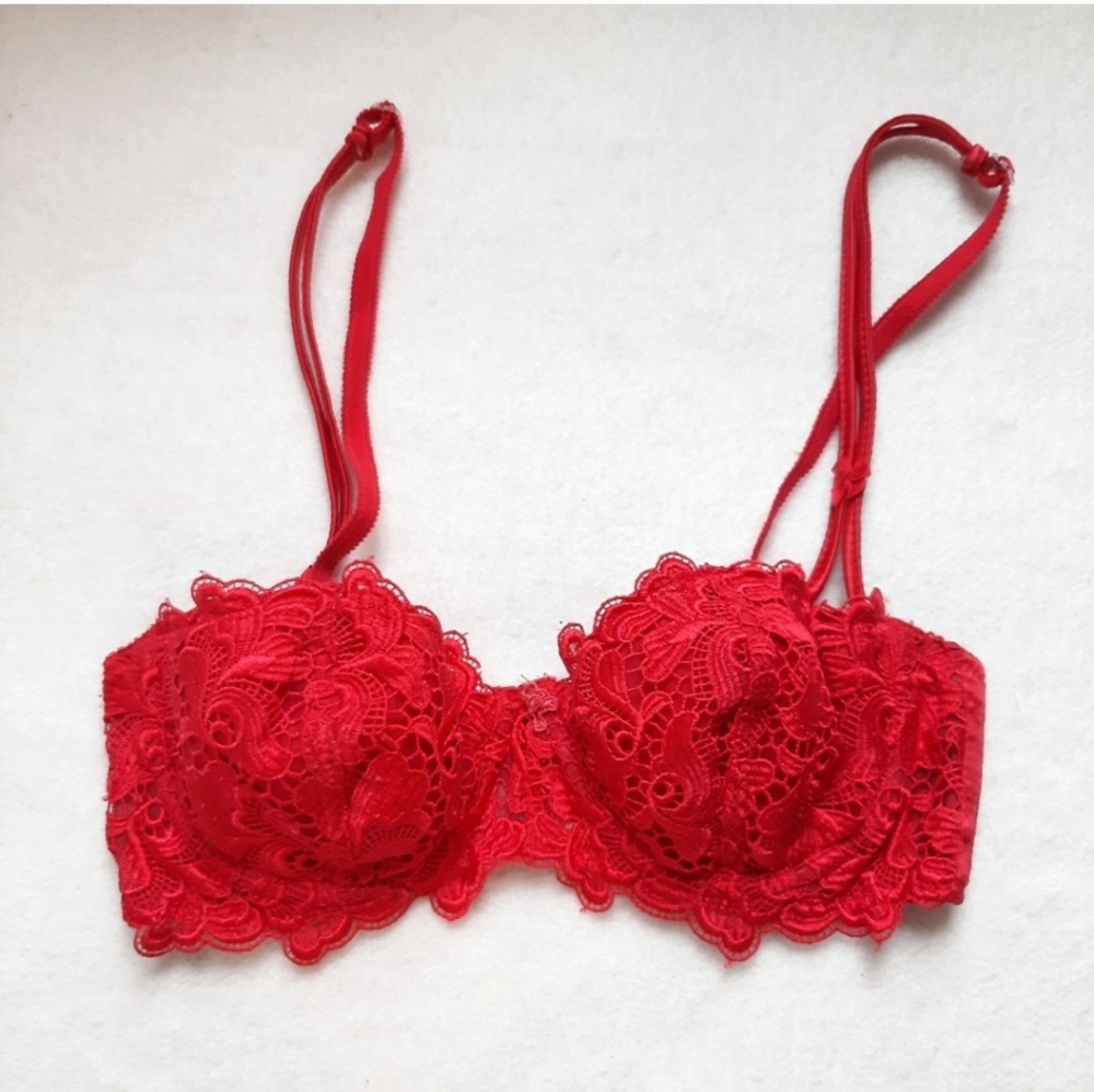 Vintage Victoria's secret 36B red lace sexy bra- Fits smaller not full bust